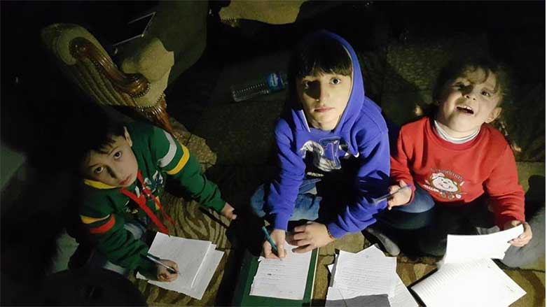 Zarokên Helebê nameyan bo cîhanê re dişînin